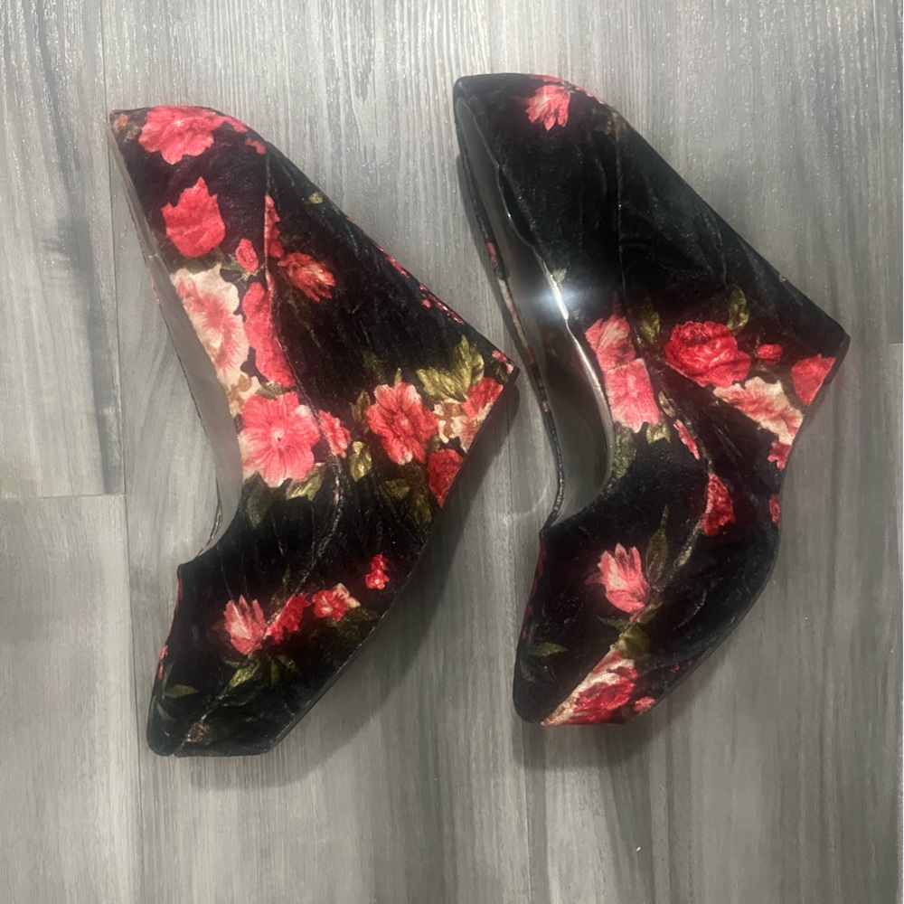 Aldo Black and Red Floral Wedges